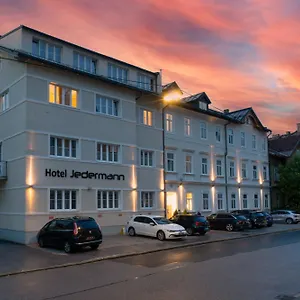 Jedermann Boutiquehotel Mit Stadtgarten מלון